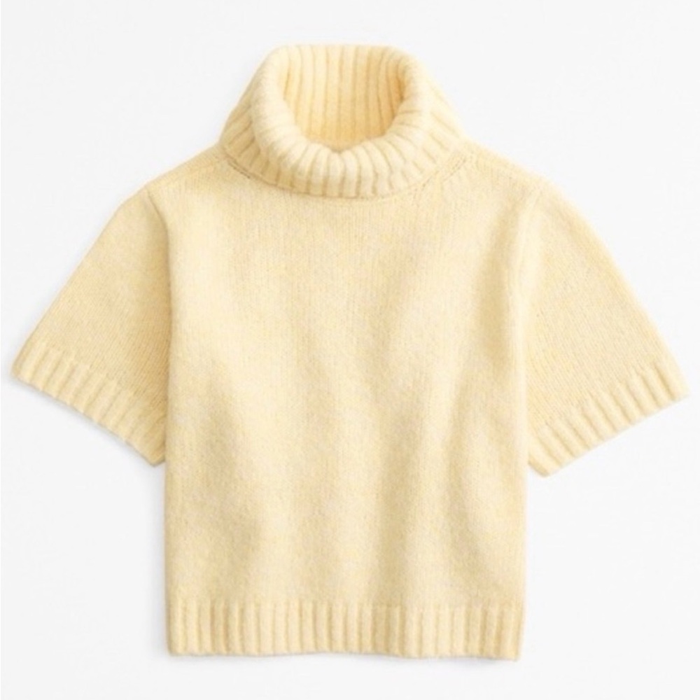 Abercrombie & Fitch Short-Sleeve Turtleneck Sweater - Pale Yellow